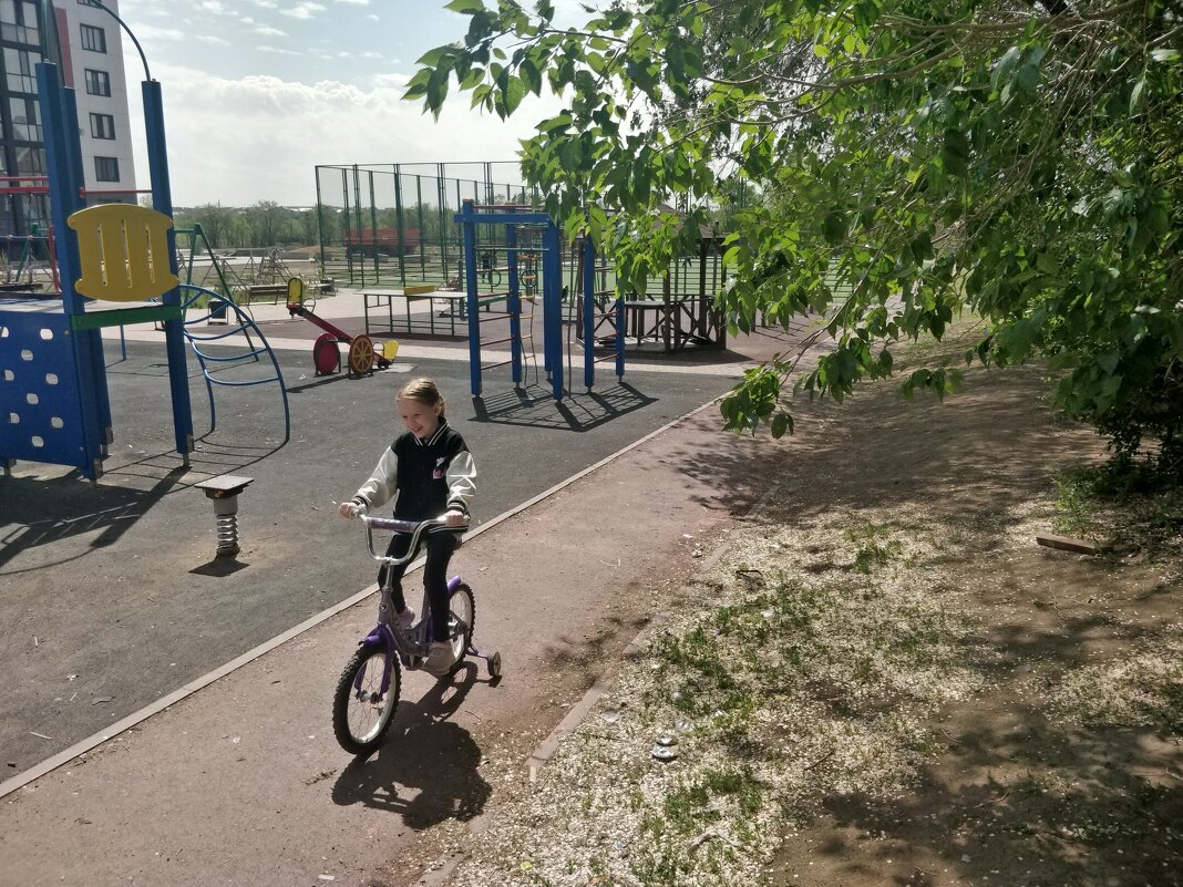 Катить на велосипеде - Андрей Хлопонин Катить на велосипеде - Андрей Хлопонин