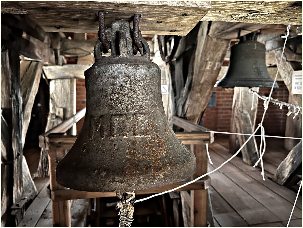 Старинный колокол храма. - Валерия Комова Старинный колокол храма. - Валерия Комова