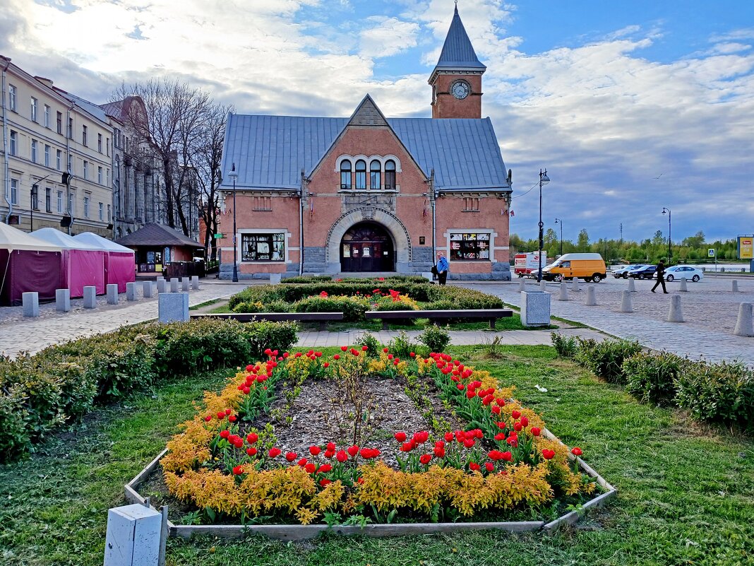 Цветник на площади у Центрального рынка. - Лия ☼ Цветник на площади у Центрального рынка. - Лия ☼