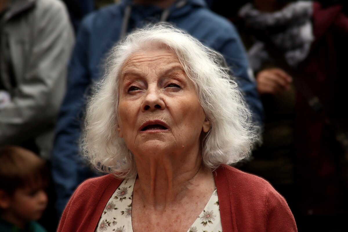 Всё чаще смотрю в Небеса... и думаю: что же Там ждёт? Я верю: Господь любит нас и грешные души спасё - Юрий. Шмаков