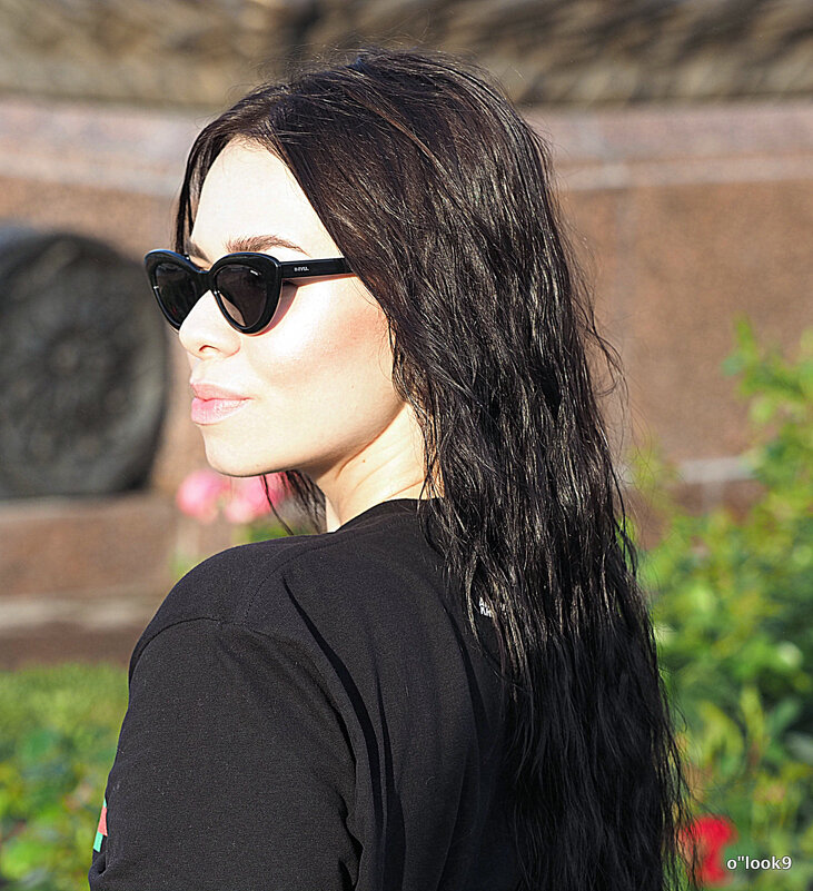 оглянулась - Олег Лукьянов оглянулась - Олег Лукьянов