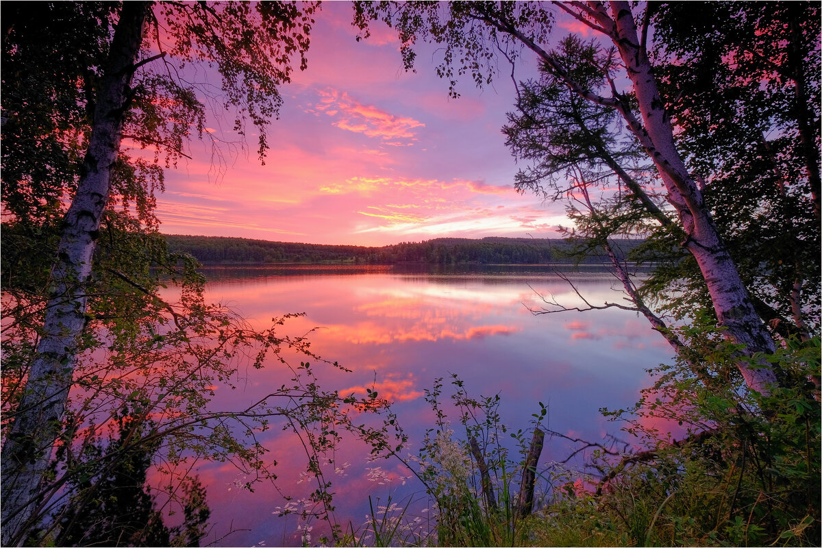 Восхищаясь красками заката... - Алексей Мезенцев