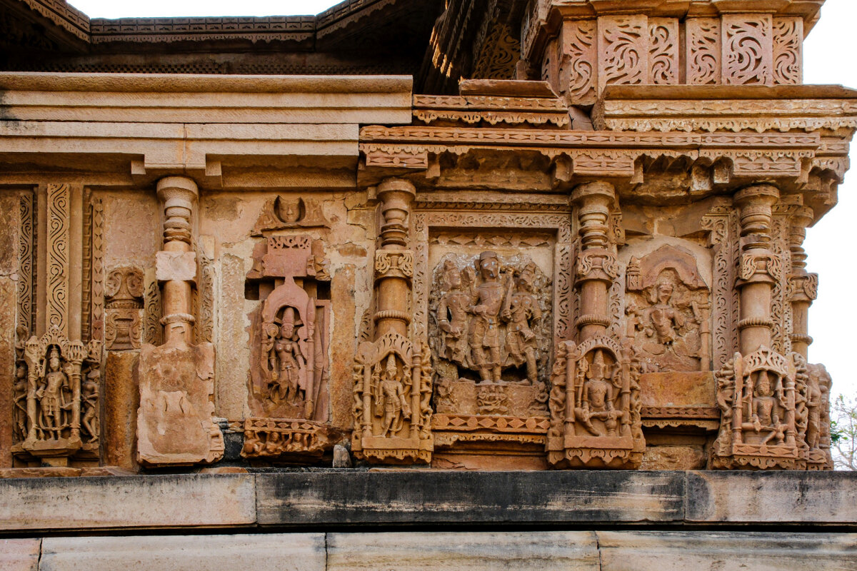 Барельеф храма Саас Баху - Георгий А