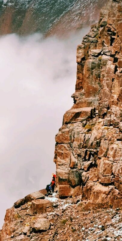 Тропа под скалой - Георгиевич 