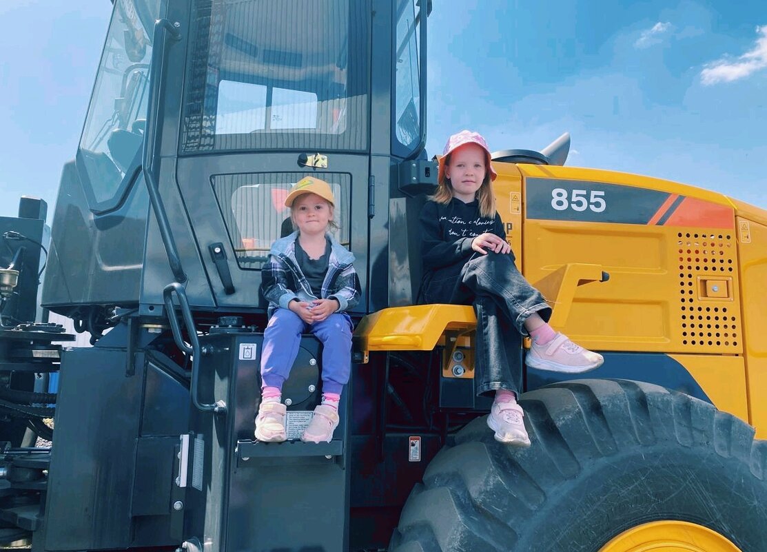 Трактористки. - Андрей Хлопонин Трактористки. - Андрей Хлопонин