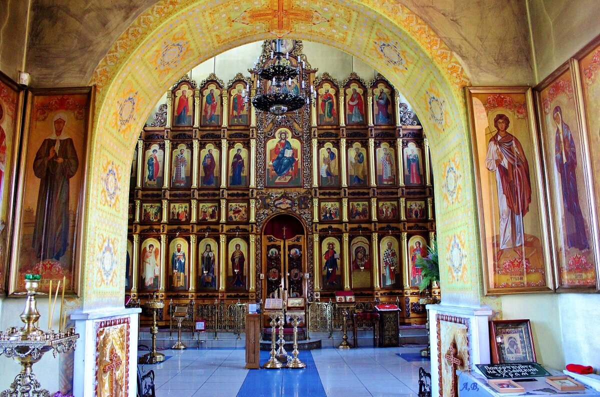 Иконостас в храме Казанской иконы Божией Матери г.Поворино Воронежская область. - Восковых Анна Васильевна Иконостас в храме Казанской иконы Божией Матери г.Поворино Воронежская область. - Восковых Анна Васильевна