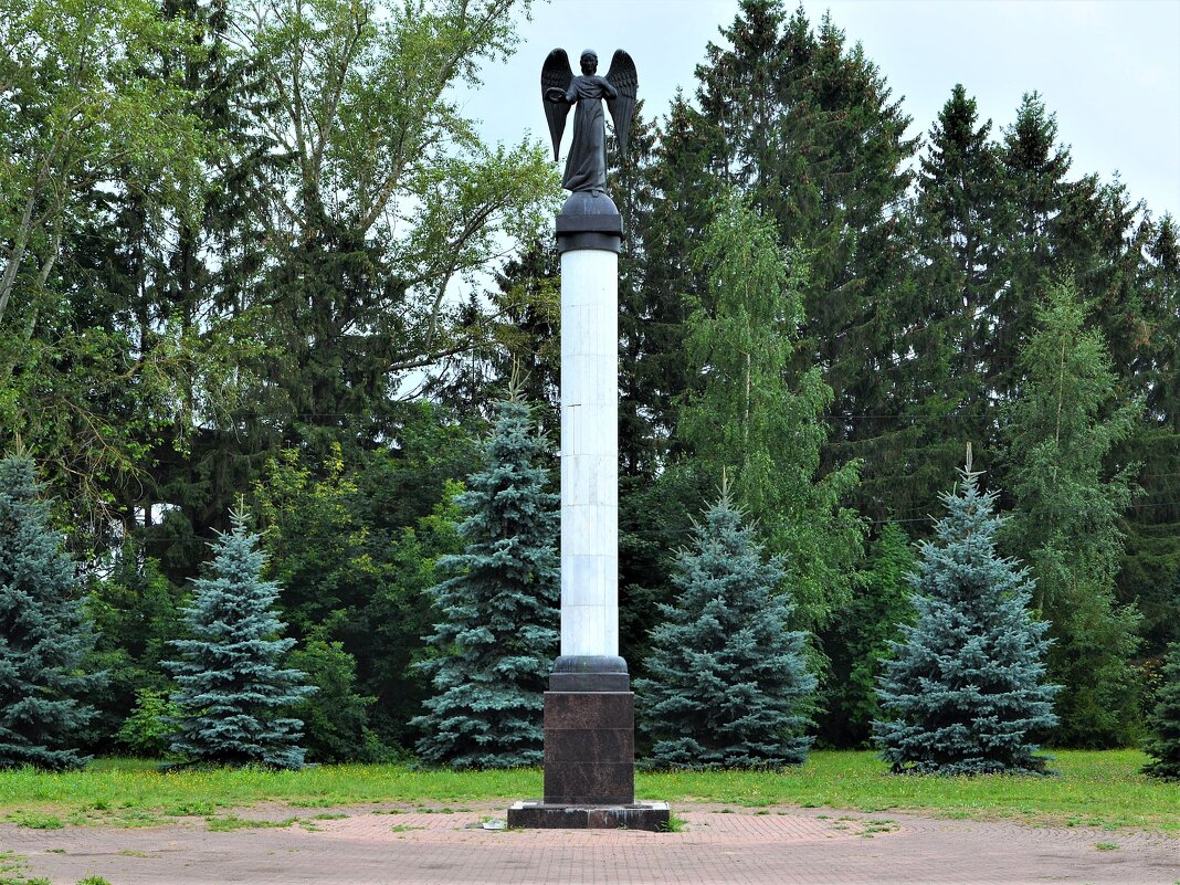Ядрин. Скульптура "Ангел памяти и славы". - Пётр Чернега Ядрин. Скульптура "Ангел памяти и славы". - Пётр Чернега