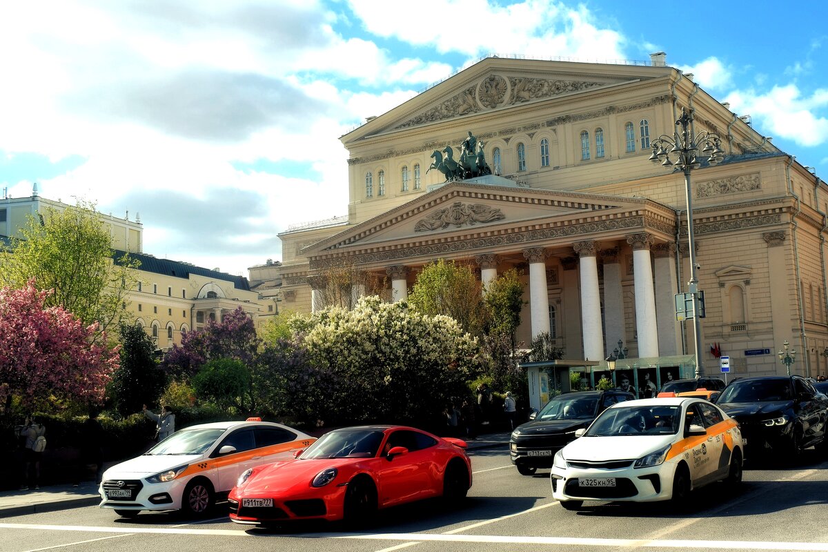 У Большого театра. - Татьяна Помогалова