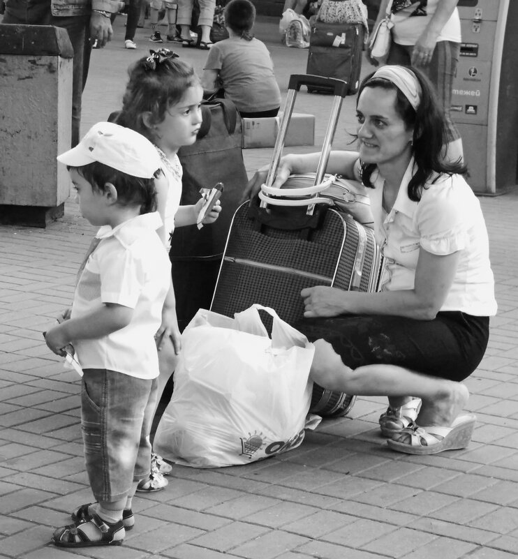 Малыши на перроне - Наталья Rosenwasser