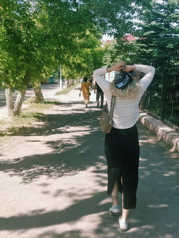 Все бегут,бегут,бегут... - Андрей Хлопонин