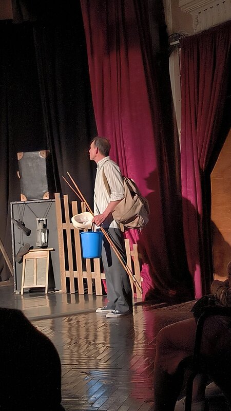 Сцена из спектакля "Дачный роман". - Ольга 