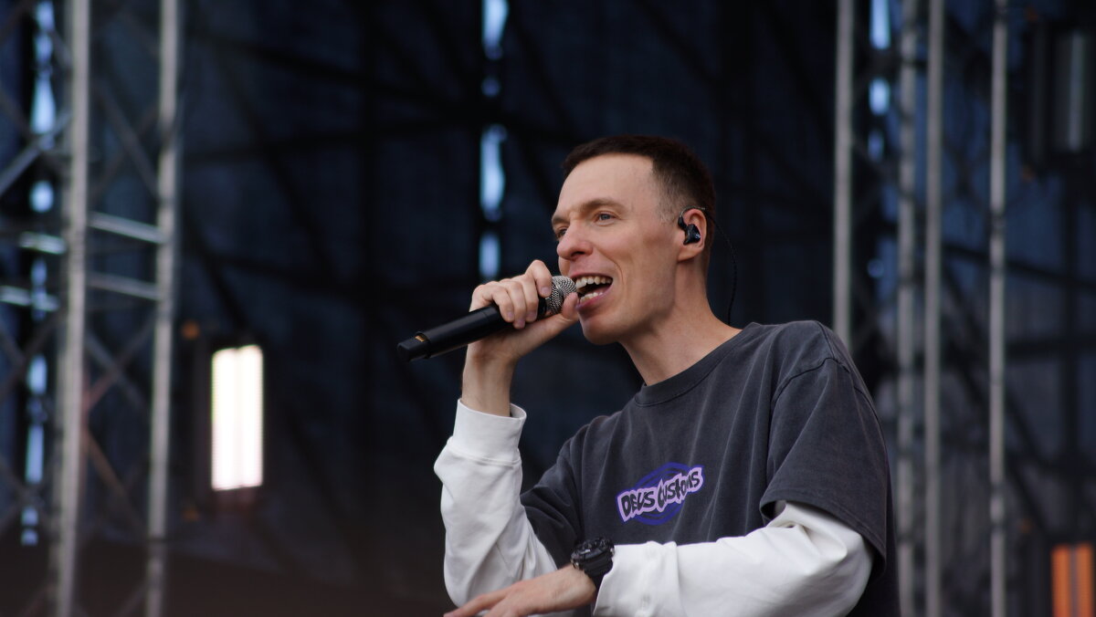 На концерте в День Химика. - Вик Токарев