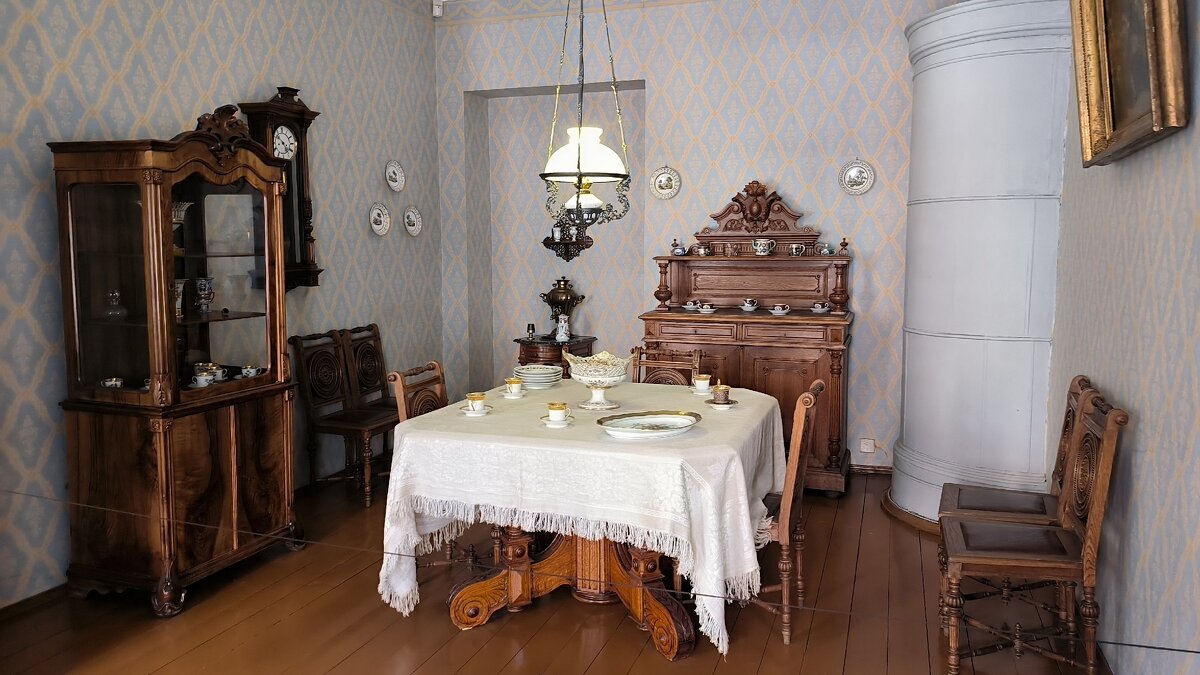 Столовая в квартире Федора Михайловича. - Ольга Столовая в квартире Федора Михайловича. - Ольга