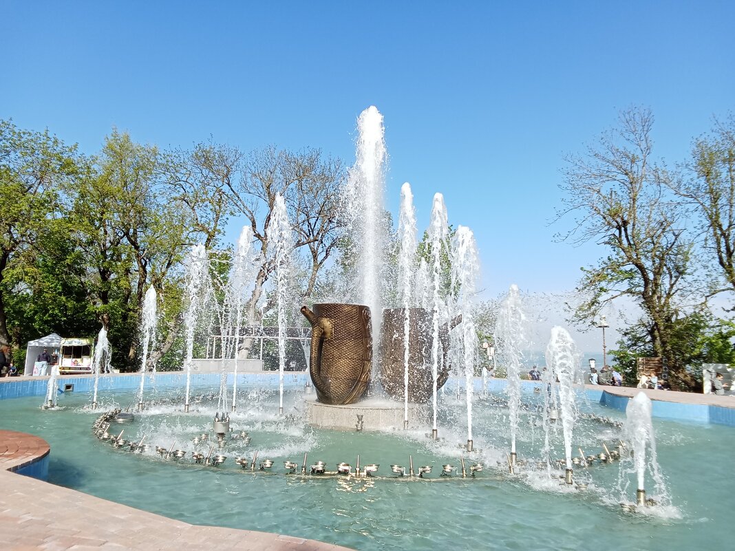 У фонтана - Виктор У фонтана - Виктор