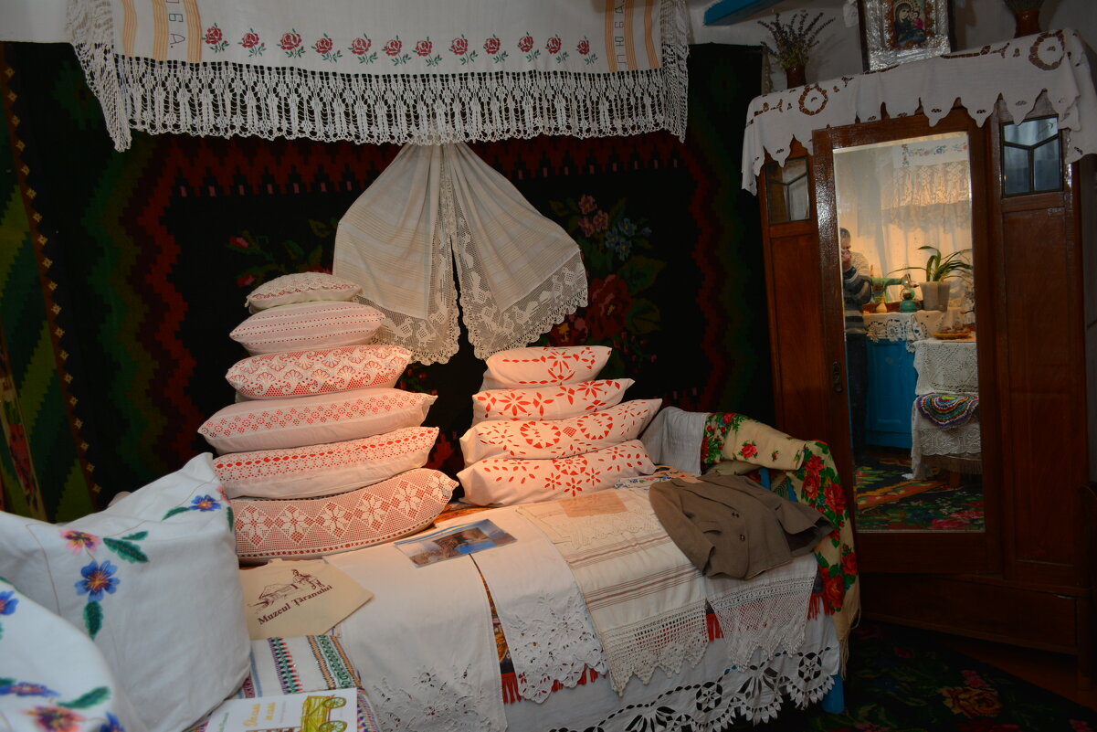 На экскурсии...деревенский дом...как вчера... - александр донченко На экскурсии...деревенский дом...как вчера... - александр донченко