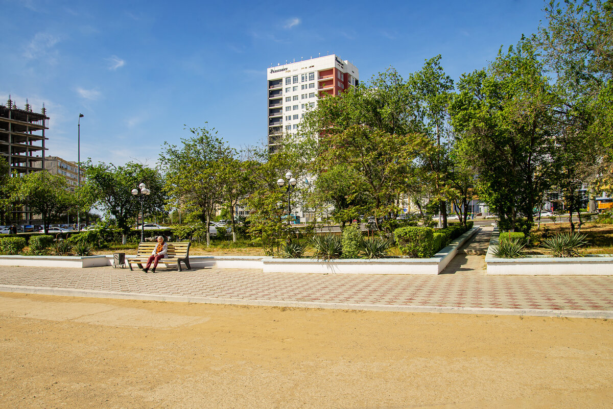 На лавочке - Анатолий Чикчирный