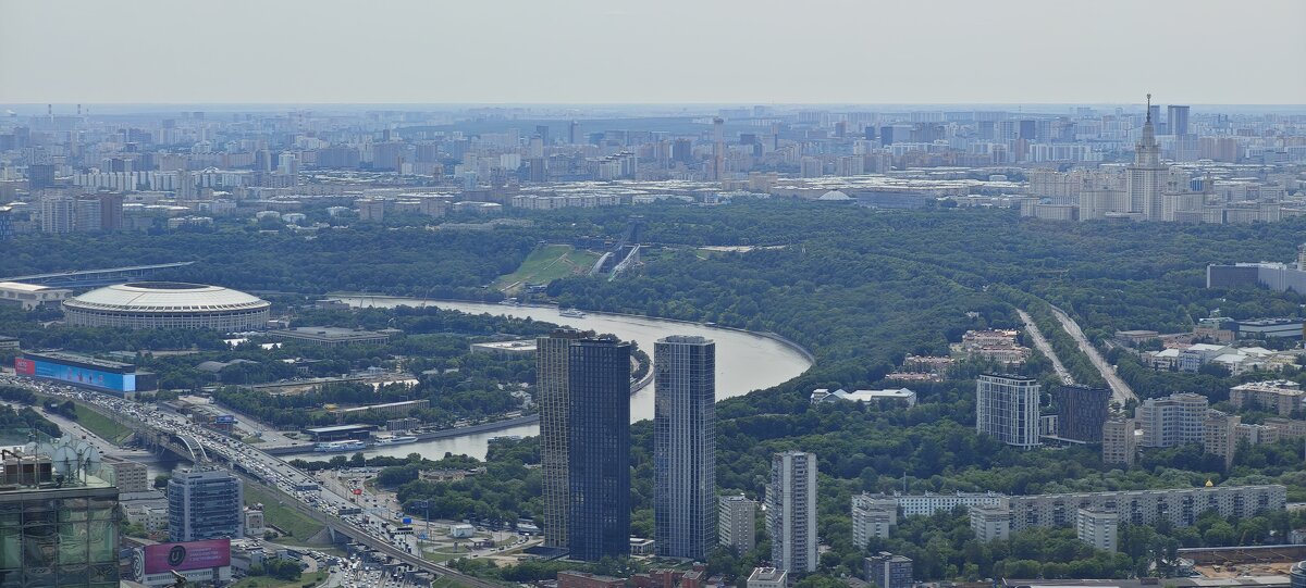 Лужники и Воробьевы горы со смотровой площадки Москва-Сити - <<< Наташа >>> Лужники и Воробьевы горы со смотровой площадки Москва-Сити - <<< Наташа >>>
