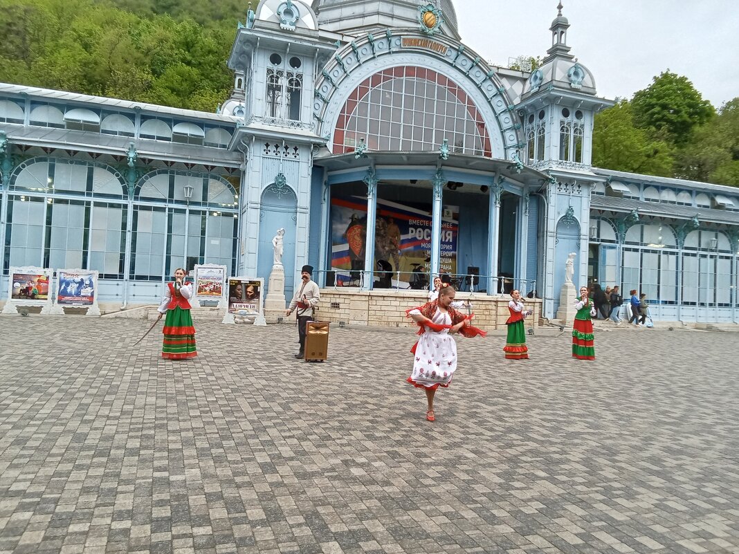 Ансамбль "Кавказские казачки" - Виктор 