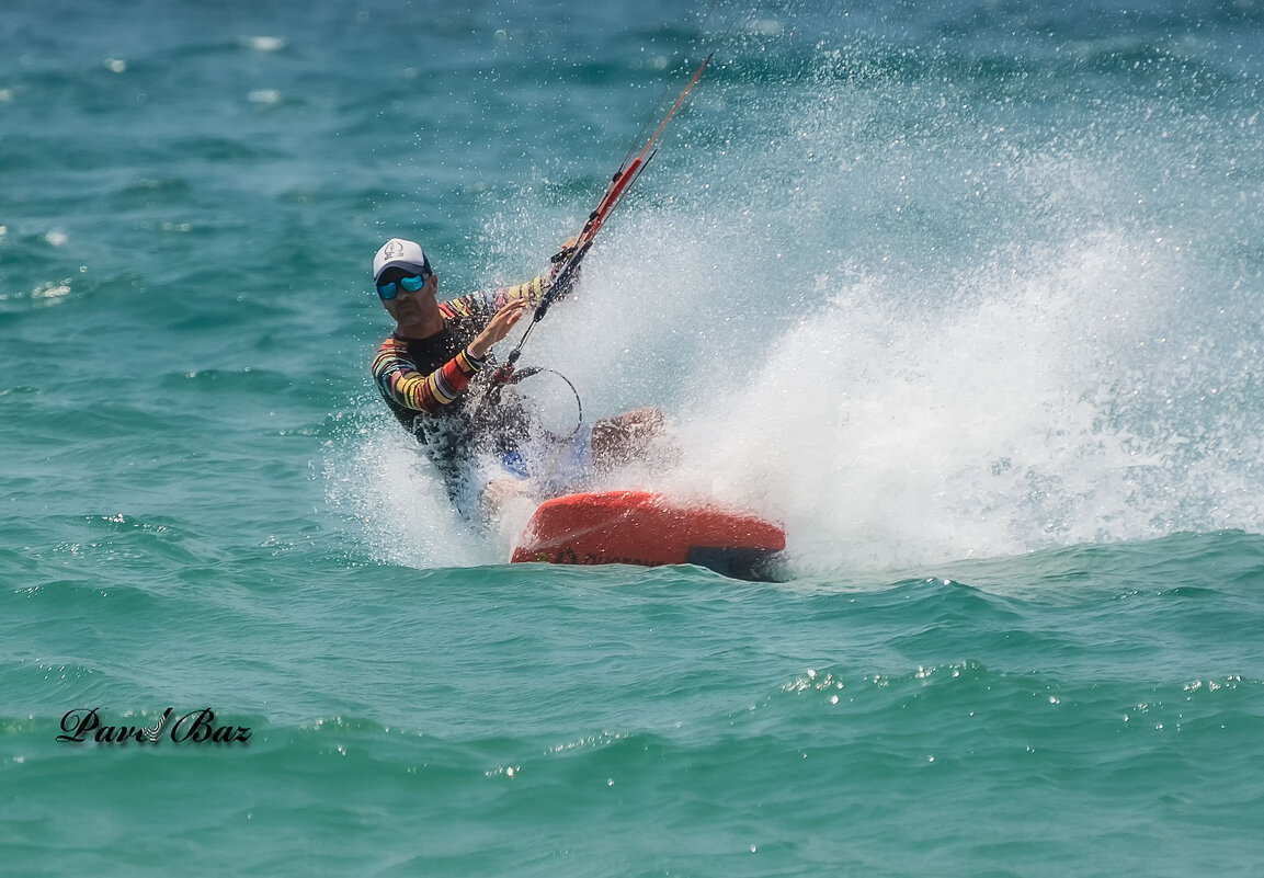 на виражае... - Павел Баз