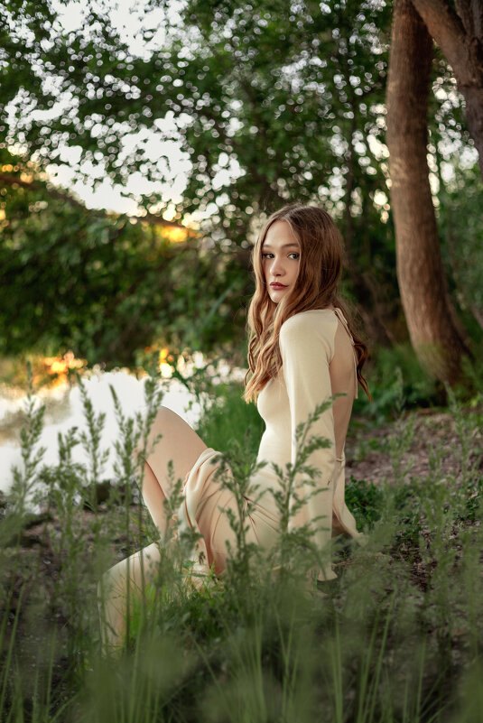 Девушка у реки - Юлия Кравченко