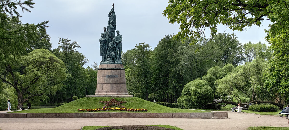Санкт-Петербург. Памятник комсомольцам -- героям-подпольщикам Краснодона - Стальбаум Юрий Санкт-Петербург. Памятник комсомольцам -- героям-подпольщикам Краснодона - Стальбаум Юрий