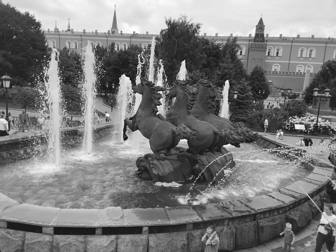 Лошади на Манежной площади - Дмитрий Никитин Лошади на Манежной площади - Дмитрий Никитин