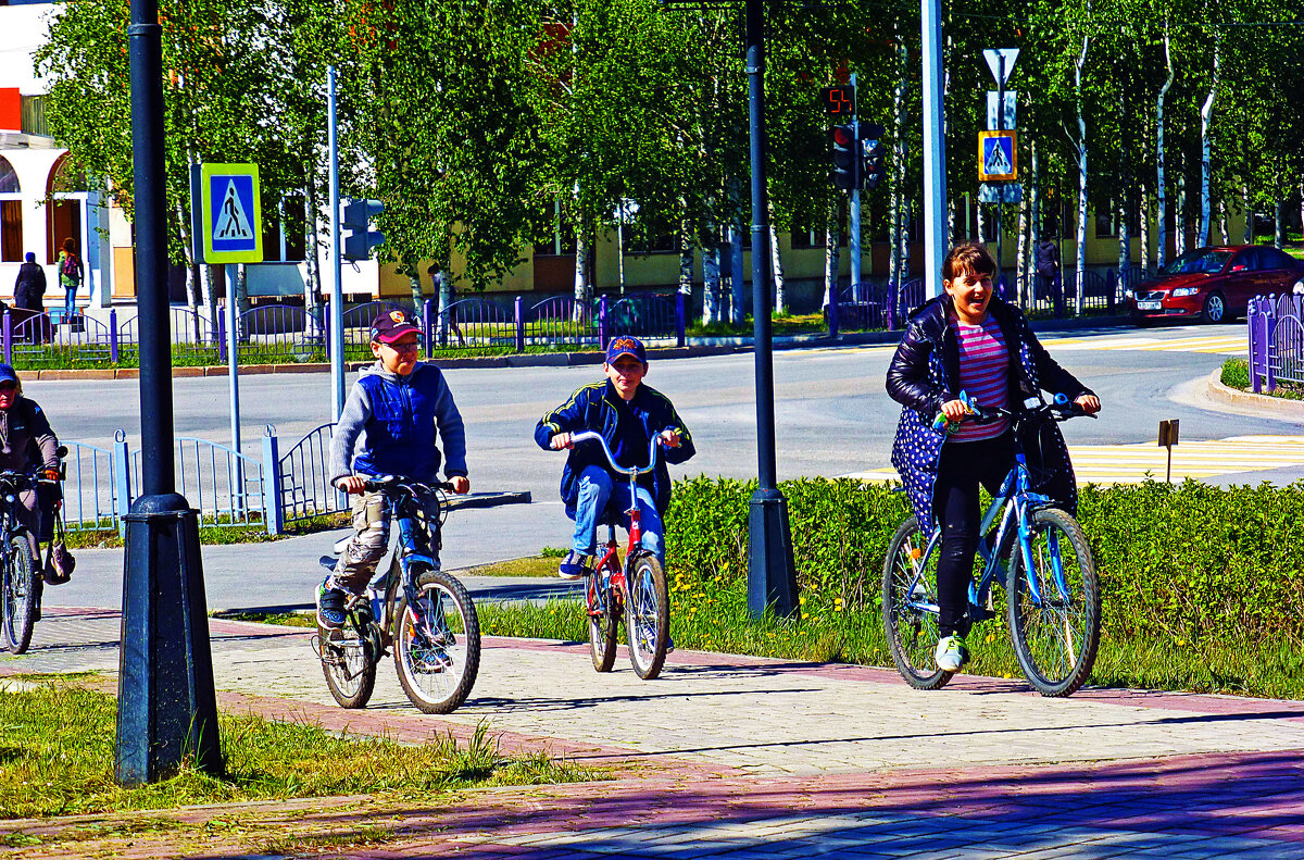 Июнь...Велосипедный ребячий десант! - Владимир Июнь...Велосипедный ребячий десант! - Владимир