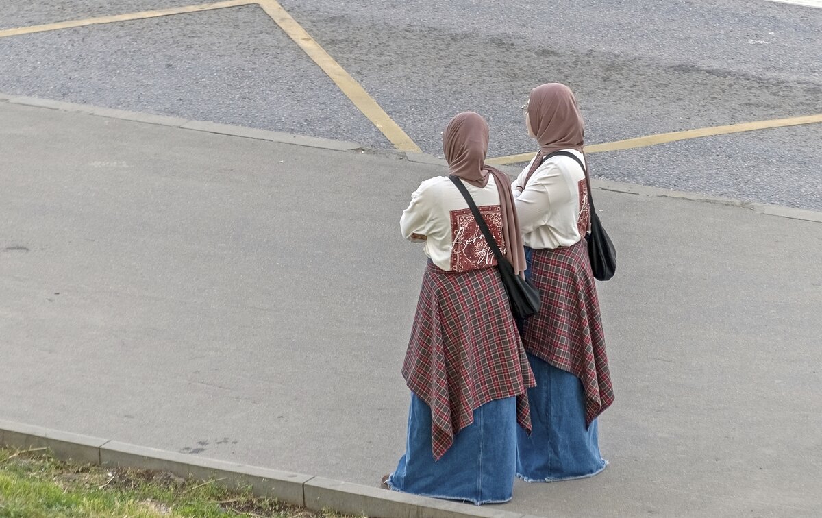 Сёстры - Валерий Иванович