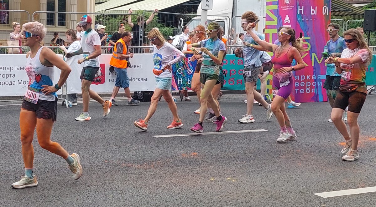 Красочный забег на Цветном бульваре - ИРЭН@ .