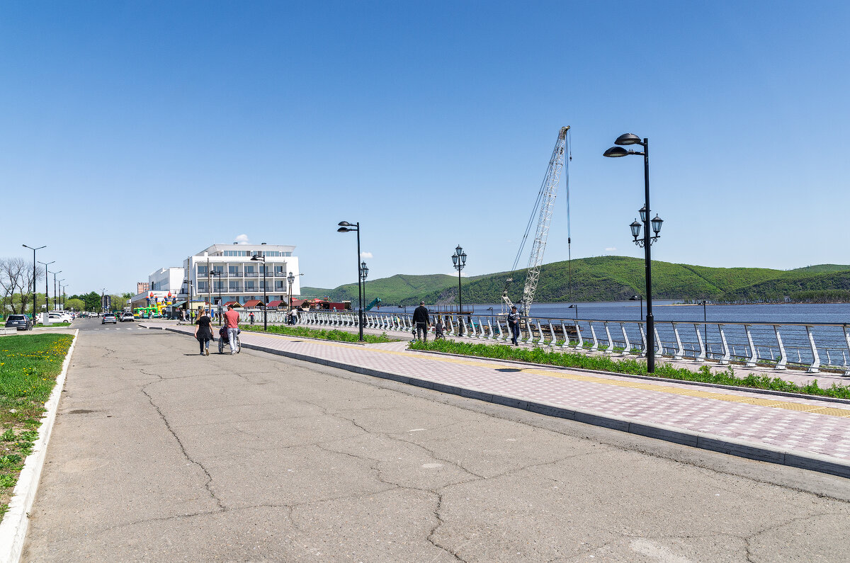 На набережной у Амура. - Виктор Иванович Чернюк На набережной у Амура. - Виктор Иванович Чернюк