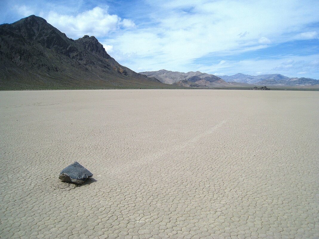 Движущиеся камни на озере Рейстрек Плайя в Калифорнии. - unix (Илья Утропов)