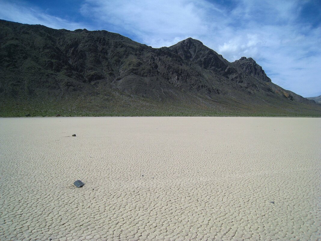 Движущиеся камни на озере Рейстрек Плайя в Долине Смерти. - unix (Илья Утропов)
