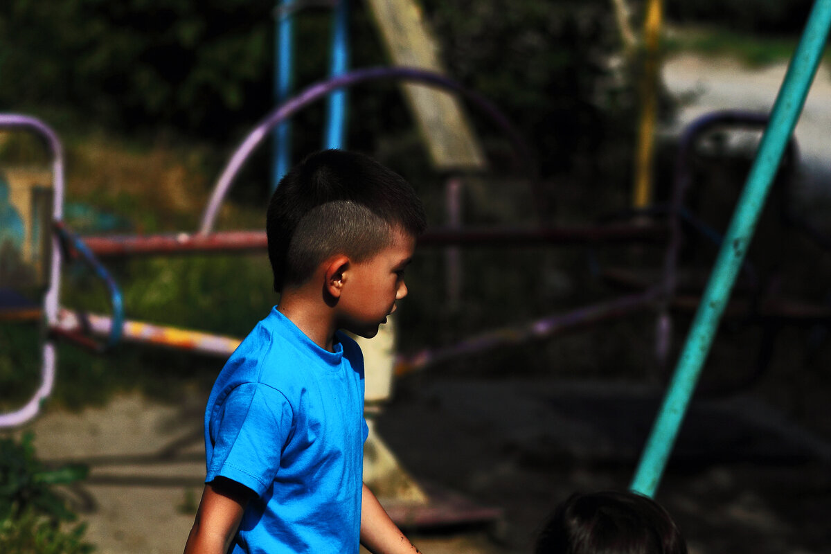 На детской площадке - Юрий Гайворонскiий