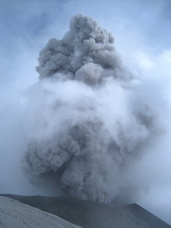 Извержение вулкана Семеру на индонезийском острове Ява. - unix (Илья Утропов) Извержение вулкана Семеру на индонезийском острове Ява. - unix (Илья Утропов)