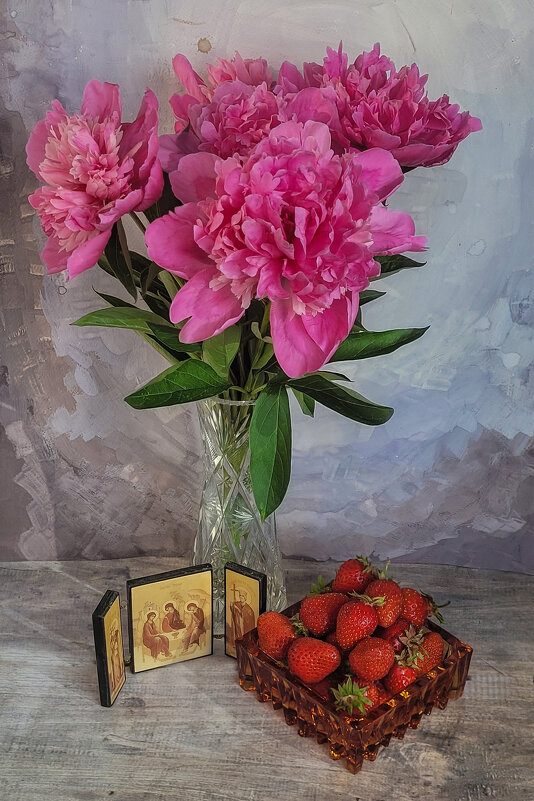 Июнь время пионов и клубники - Татьяна Машошина