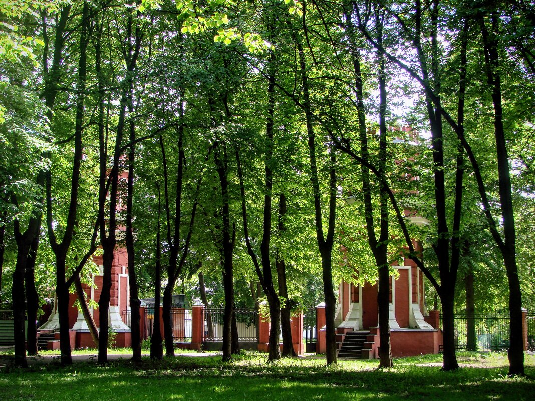 Гуляя в парке , любуемся усадьбой ,,, - Анатолий Колосов