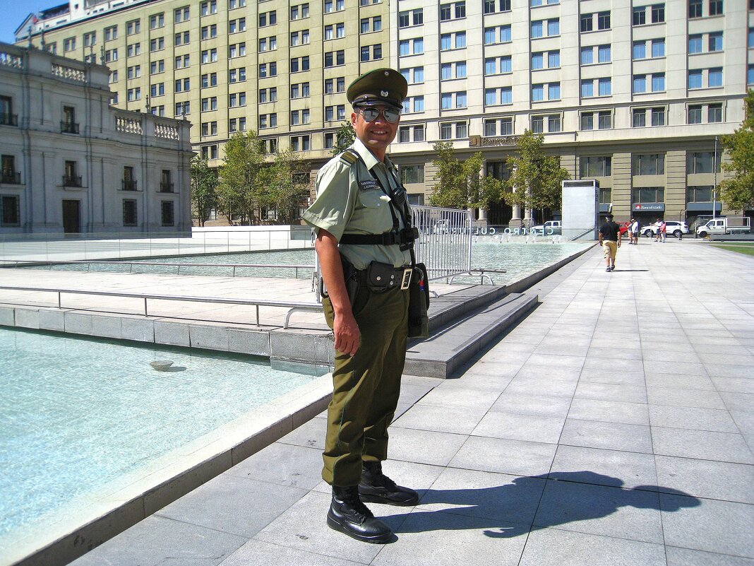 Хорошо вооруженный и совершенно безопасный военный из Сантьяго, столицы Чили. - unix (Илья Утропов)