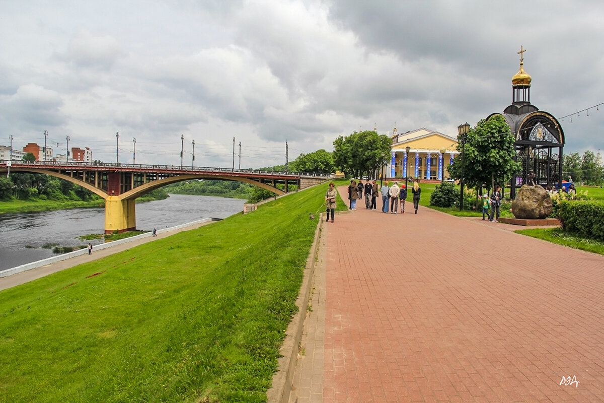 *** - Роланд Дубровский