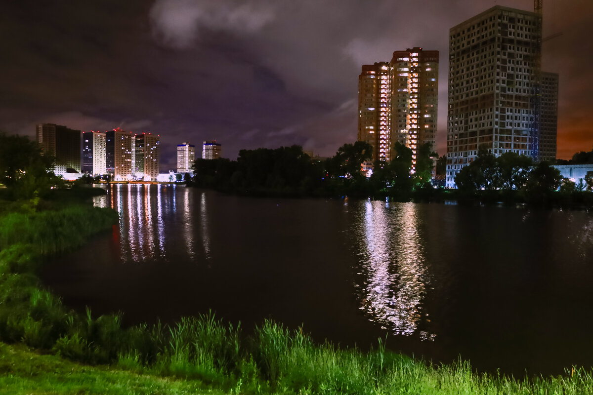 Вечерний город. В ожидании непогоды - Dar(k) Life