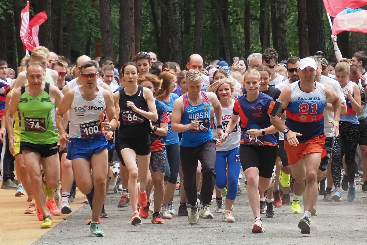 Группа призеров масс-старта на старте - photo Bo