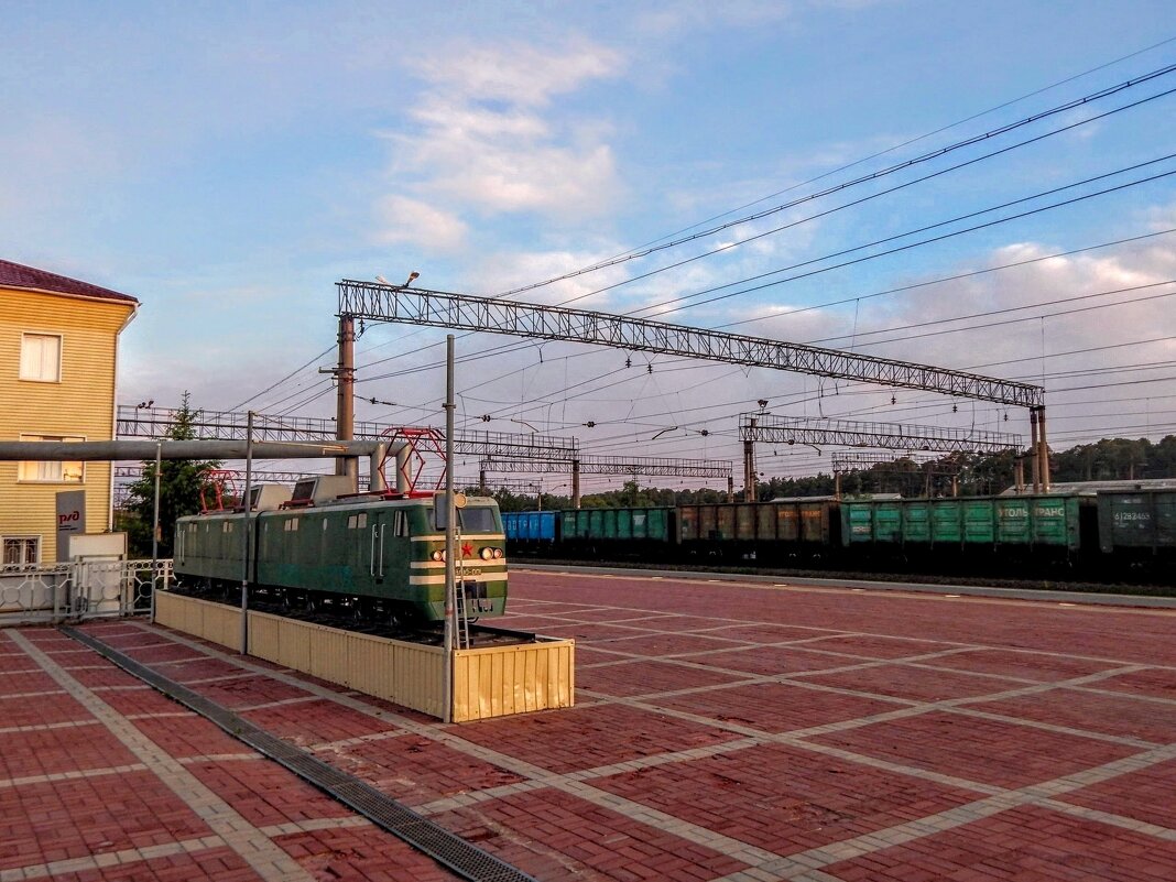 Перрон ж/д  вокзала ) - Елена Хайдукова  ( Elena Fly )