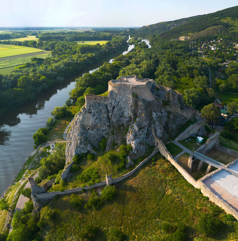 Замок Девин - Сергей Титов