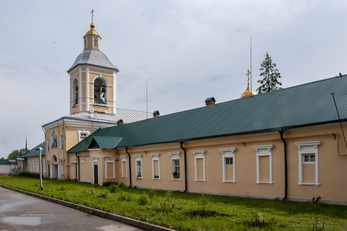Надвратная церковь Иверской иконы Божией Матери в Боровичском Свято-Духовом монастыре - Gen Надвратная церковь Иверской иконы Божией Матери в Боровичском Свято-Духовом монастыре - Gen