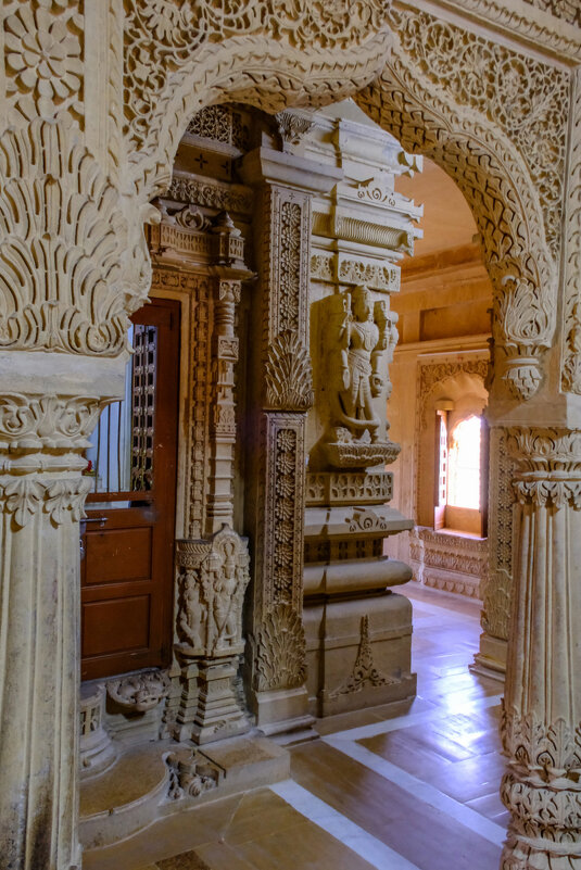 В Джайнском храме Лодарва Паршванатх (2) - Георгий А