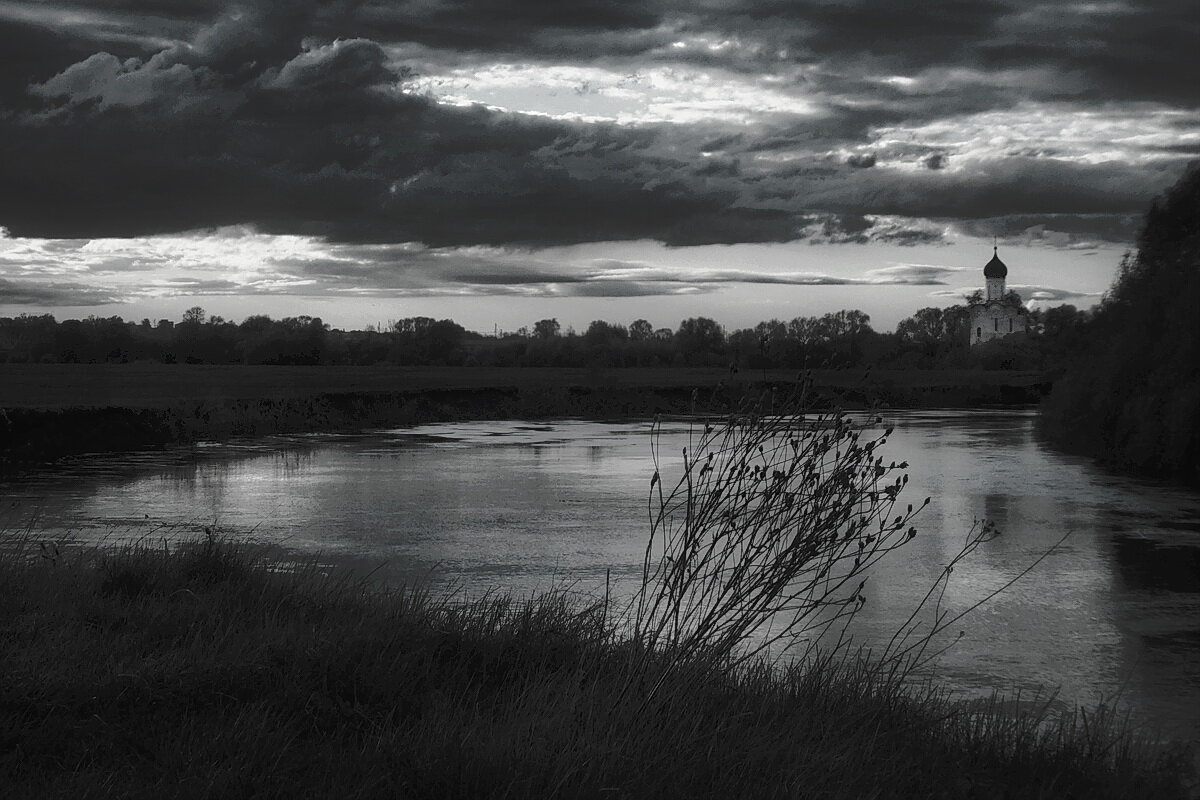 ...А до храма четыре шага... - Владимир Шошин