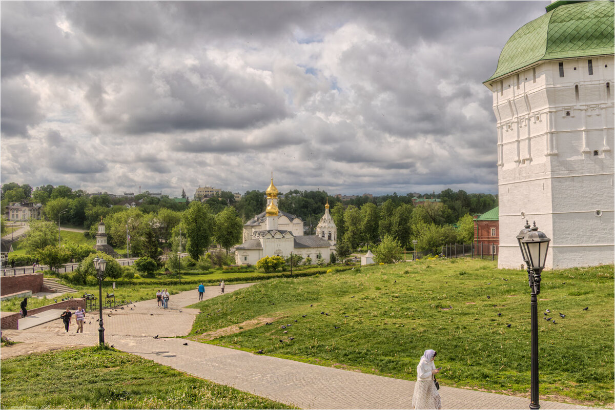 Вид на храм во имя святой великомученицы Параскевы Пятницы и Введенский храм. - Александр Максимов