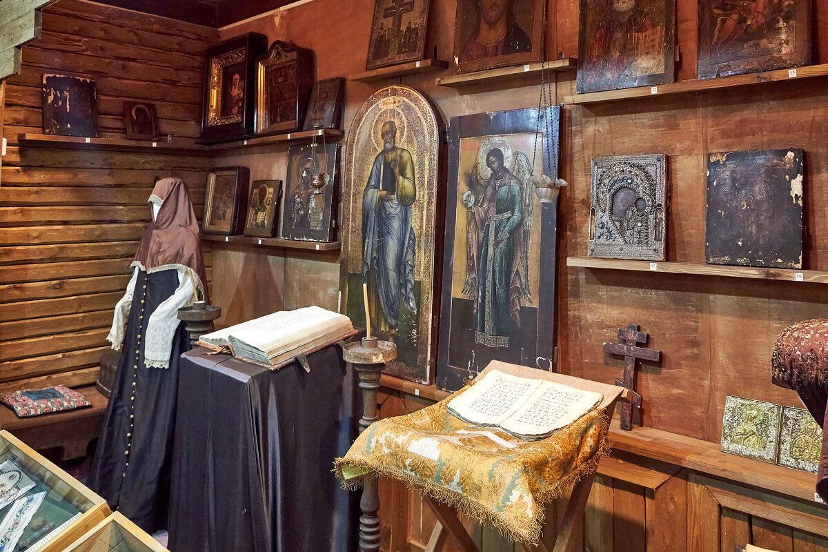 В историко-художественном музее, Семёнов - Алексей Р. В историко-художественном музее, Семёнов - Алексей Р.