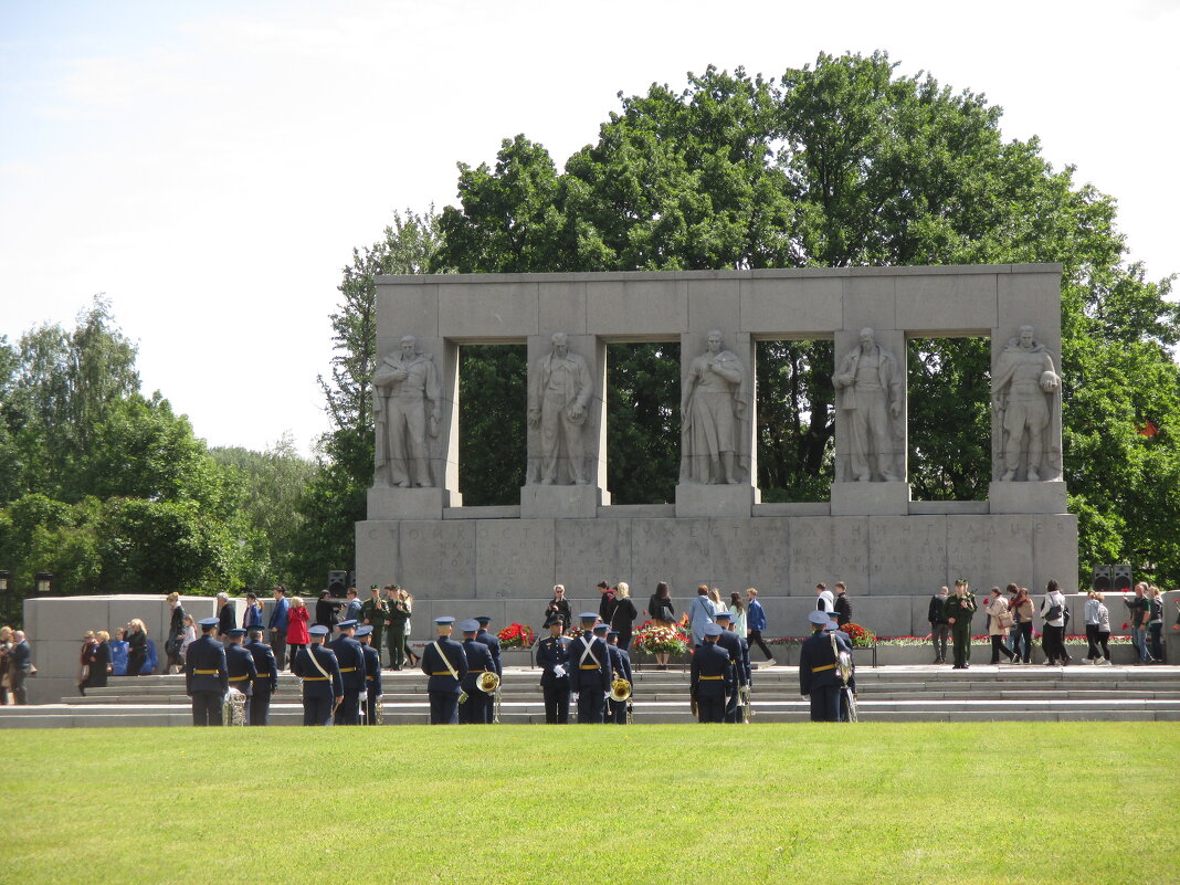 Военно-мемориальное Серафимовское кладбище. 22 июня 2025 г. - Маера Урусова Военно-мемориальное Серафимовское кладбище. 22 июня 2025 г. - Маера Урусова
