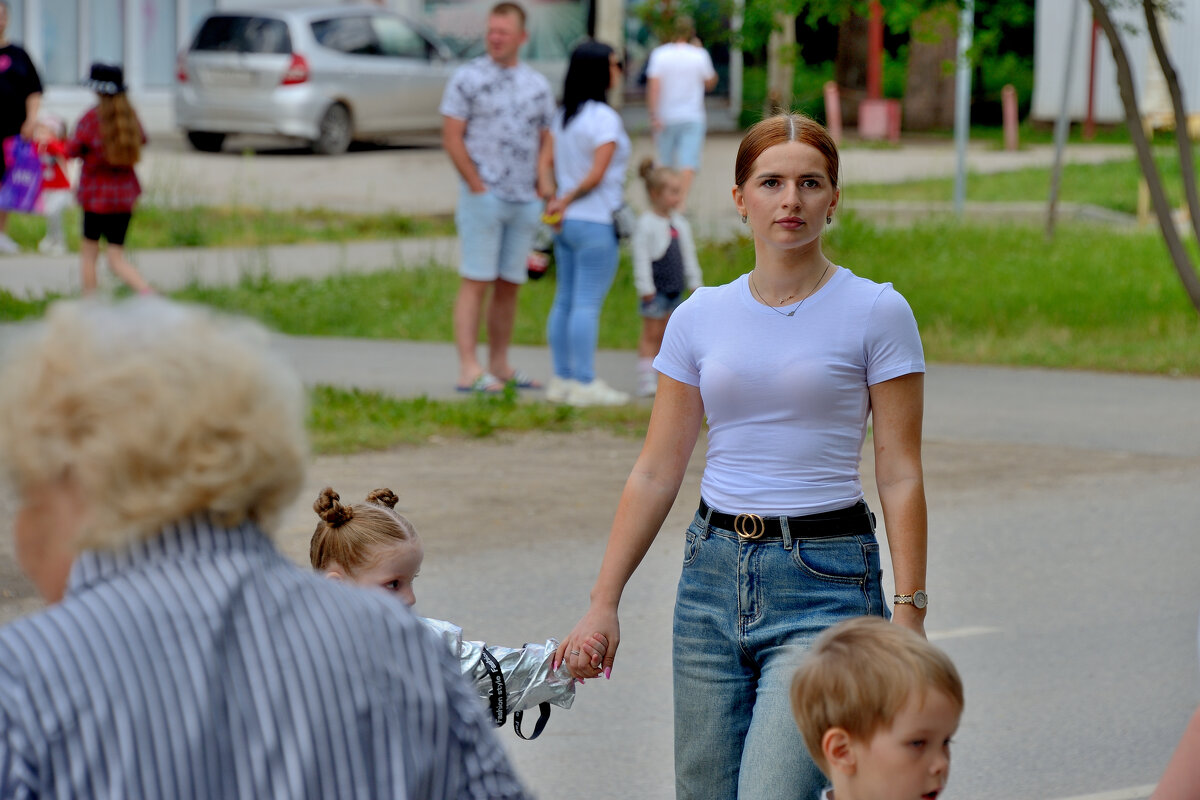 Незнакомка. - Александр Зуев
