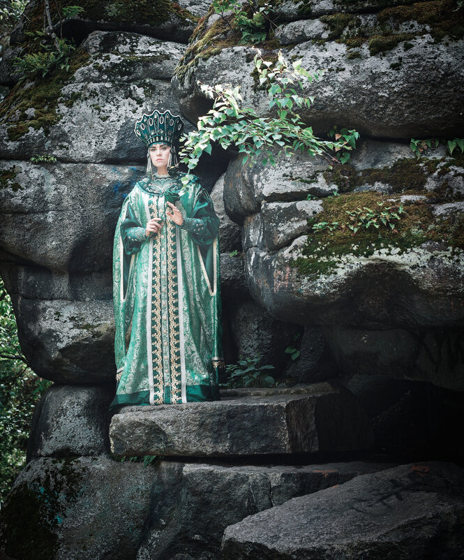 ХОЗЯЙКА МЕДНОЙ ГОРЫ - ura Зелев